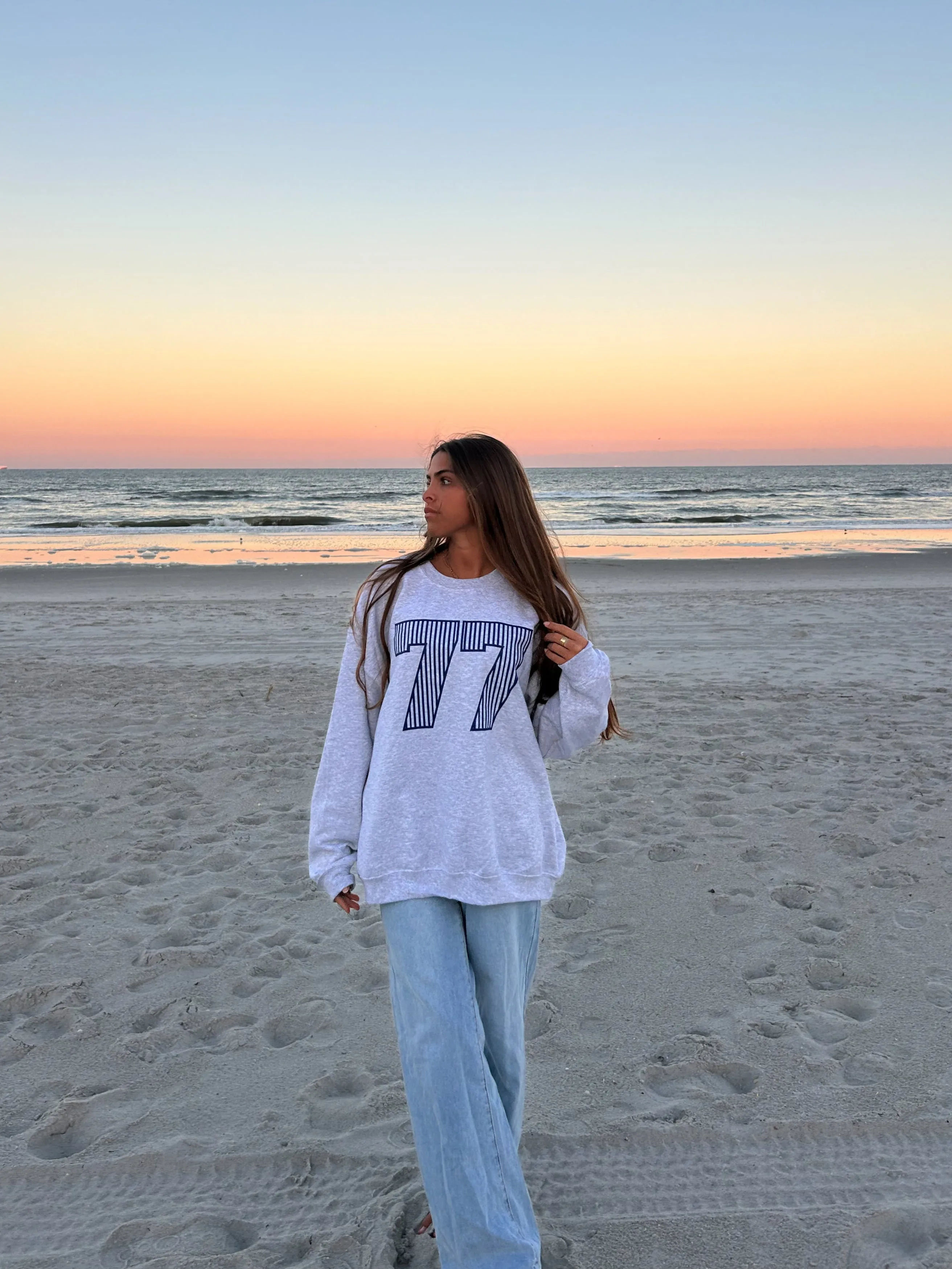 77 CREWNECK