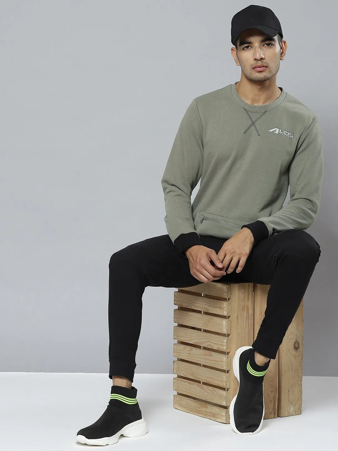 Alcis Men Green Blue Colourblocked Sweatshirt