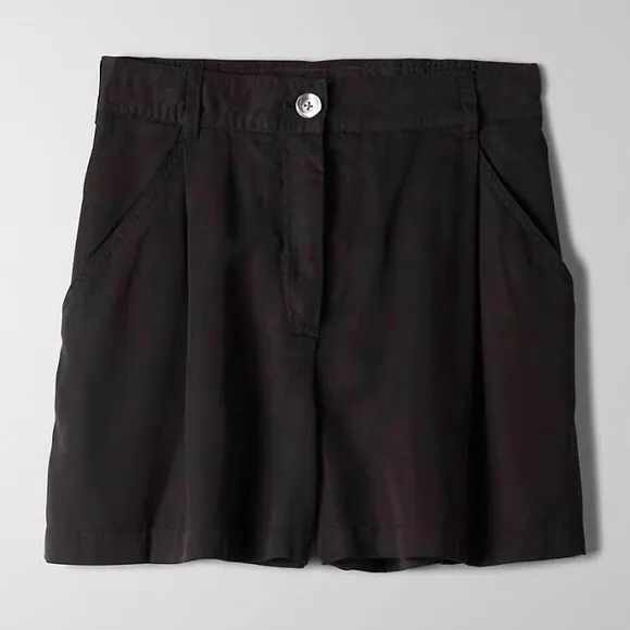 Aritzia The Group Babaton Calipso Shorts (NWT)