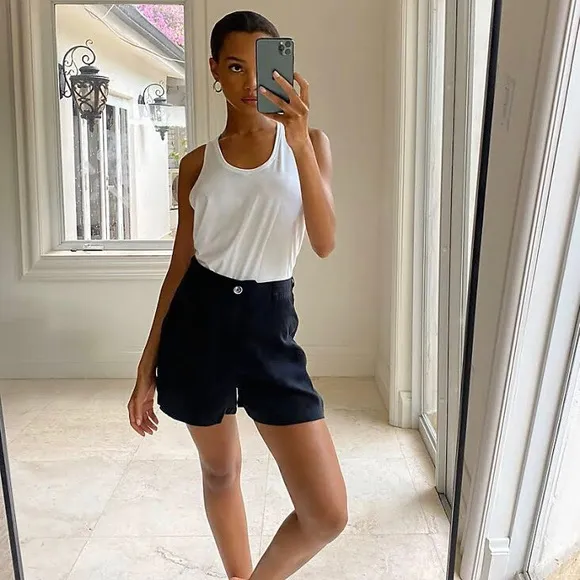 Aritzia The Group Babaton Calipso Shorts (NWT)