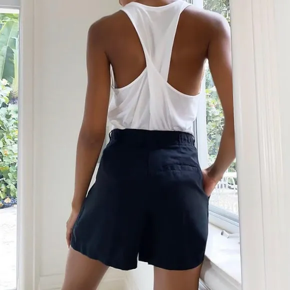 Aritzia The Group Babaton Calipso Shorts (NWT)
