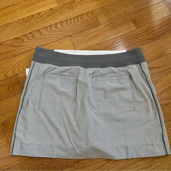 Athleta Brooklyn Textured Pull On Skort Gray Ivory Stripe Size 16 NEW