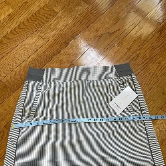 Athleta Brooklyn Textured Pull On Skort Gray Ivory Stripe Size 16 NEW