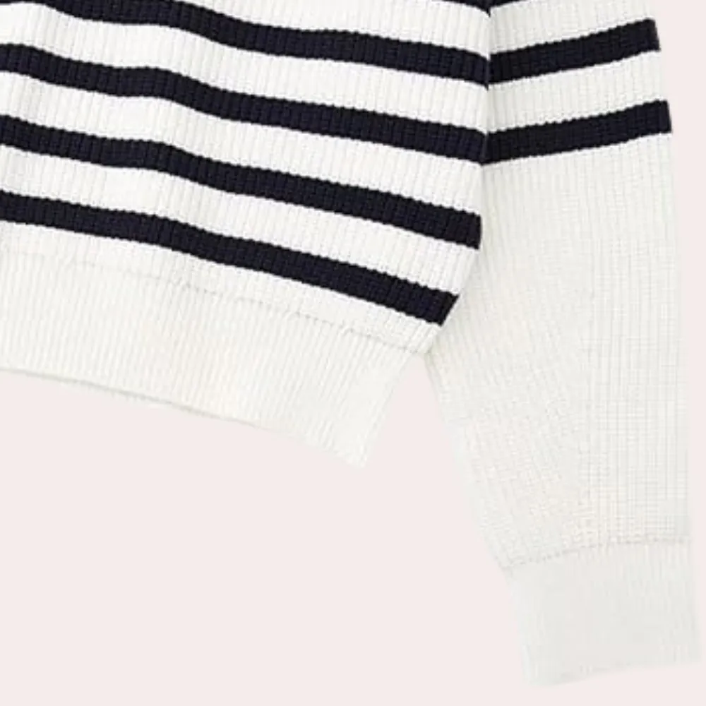 Chic - women's jumper with fashionable zip fastening