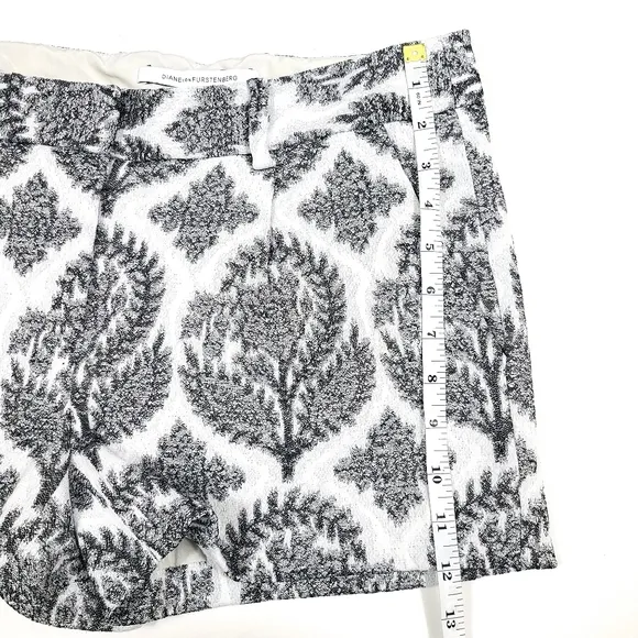 DVF Naples Shorts In Floral Stamp Chino Shorts