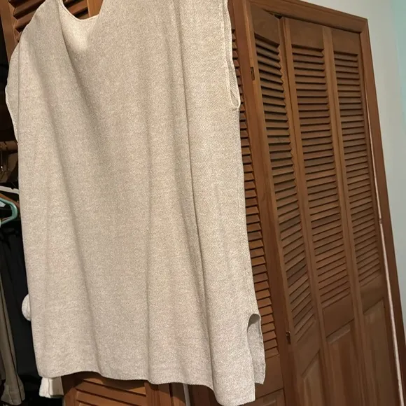 Eileen Fisher short sleeve sweater. 68% organic linen, 38% organic cotton.