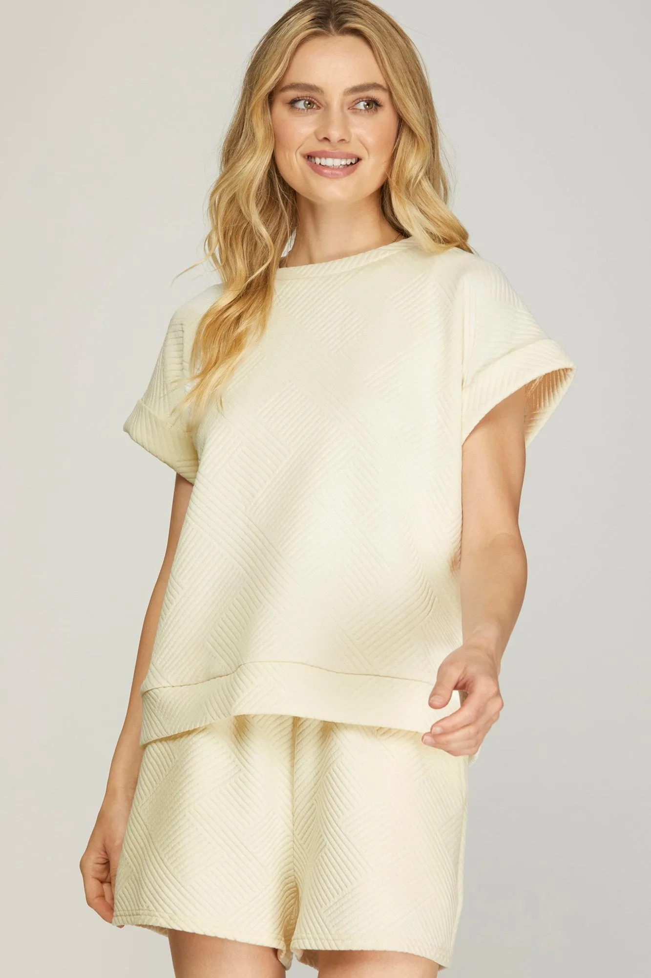 ELASTIC WAIST BAND TEXTURED SHORTS WITH SIDE POCKETS