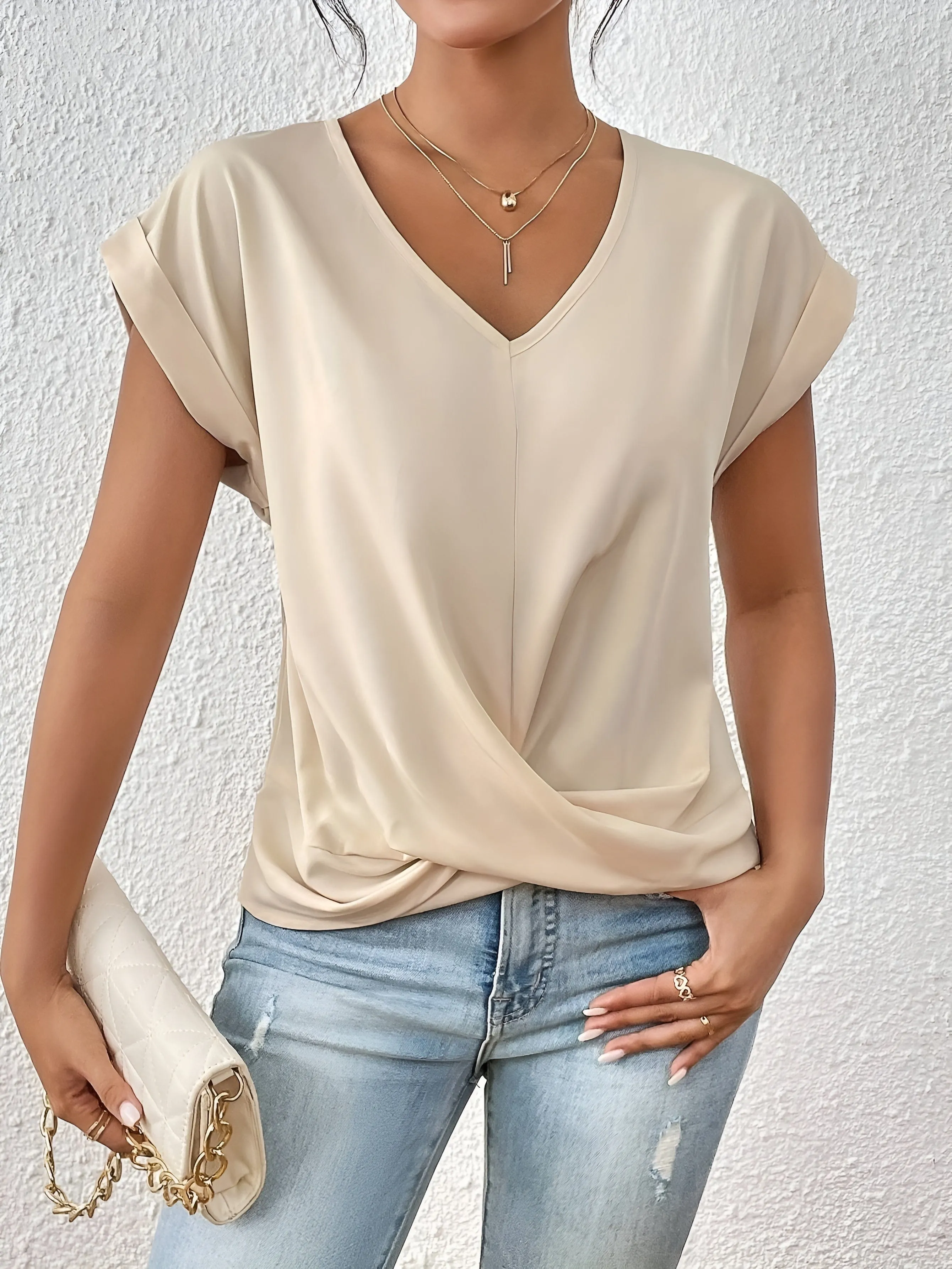 Elvira | V-Neck Tee
