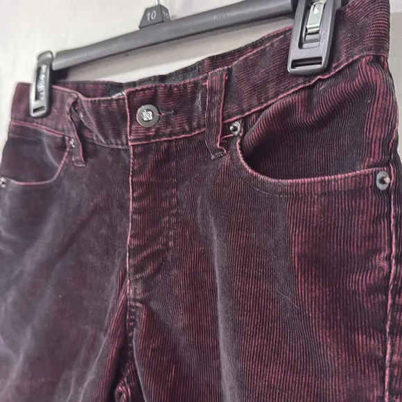 Erik Ellington Krew Short in Maroon Velvety Corduroy Knee Length Size 28
