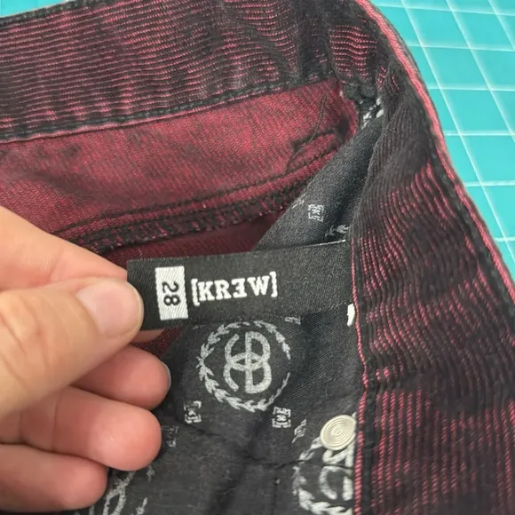 Erik Ellington Krew Short in Maroon Velvety Corduroy Knee Length Size 28