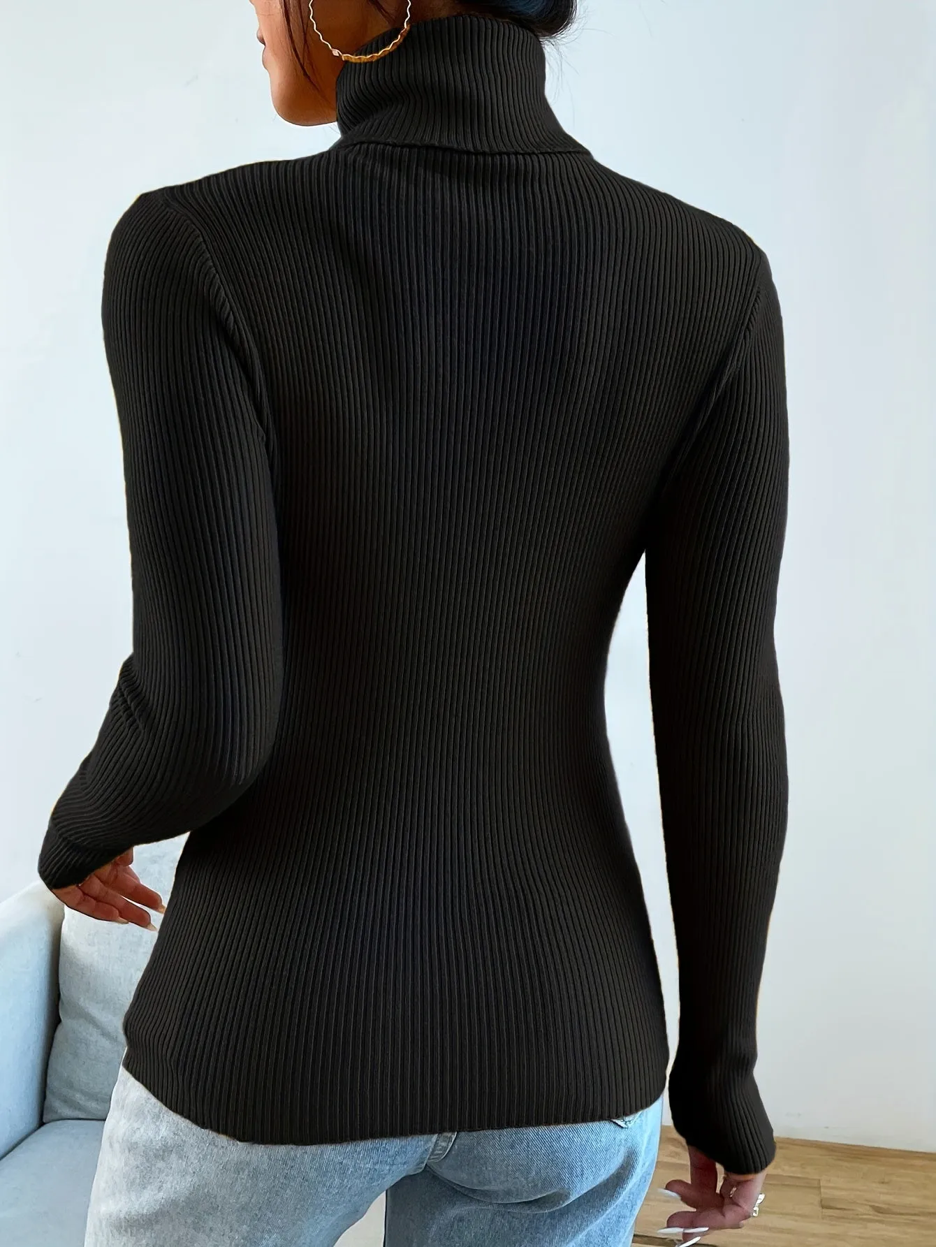 Hera - Black Ribbed Slim-Fit Turtleneck Sweater for Women
