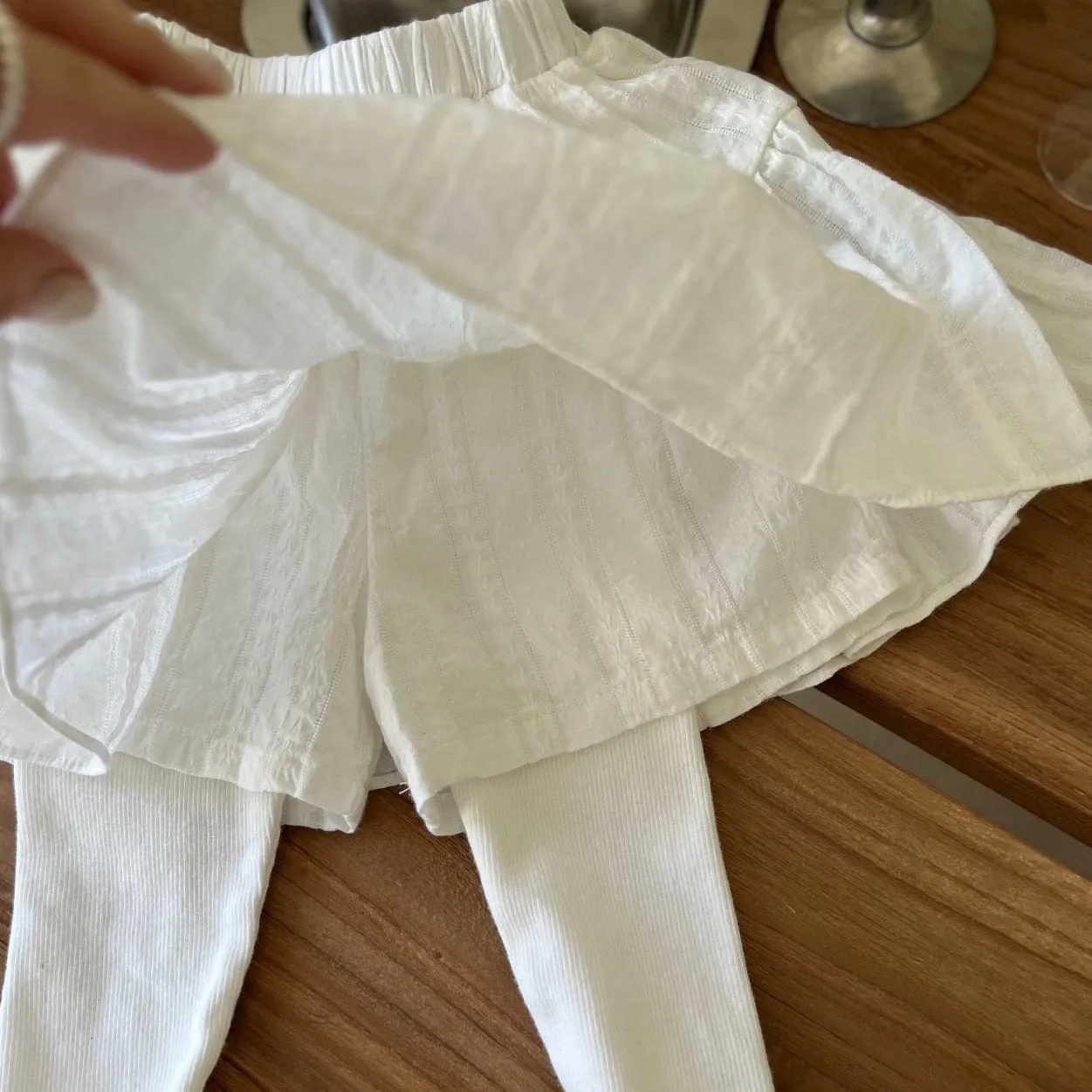 Ines Skort, Ivory