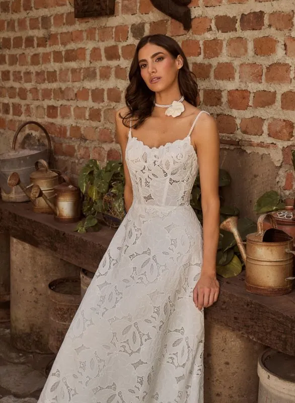La Perle Size 10 LP2444 Emely Ivory/Ivory Gown