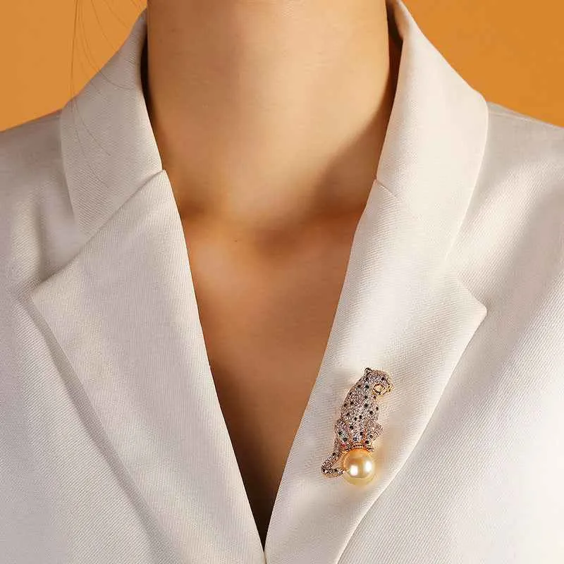 Luxury Copper Zircon Panther Brooch with Pearl