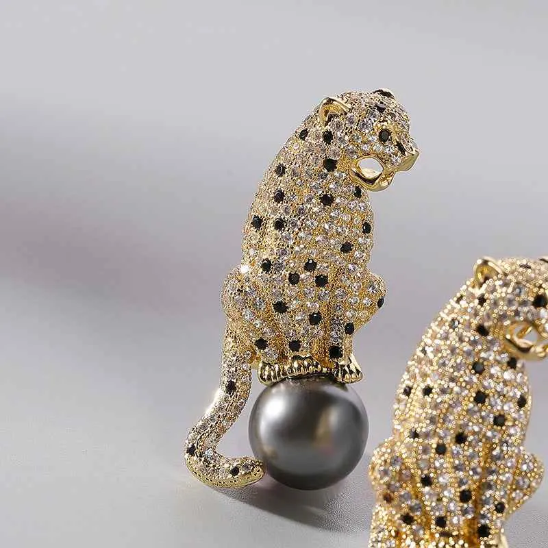 Luxury Copper Zircon Panther Brooch with Pearl