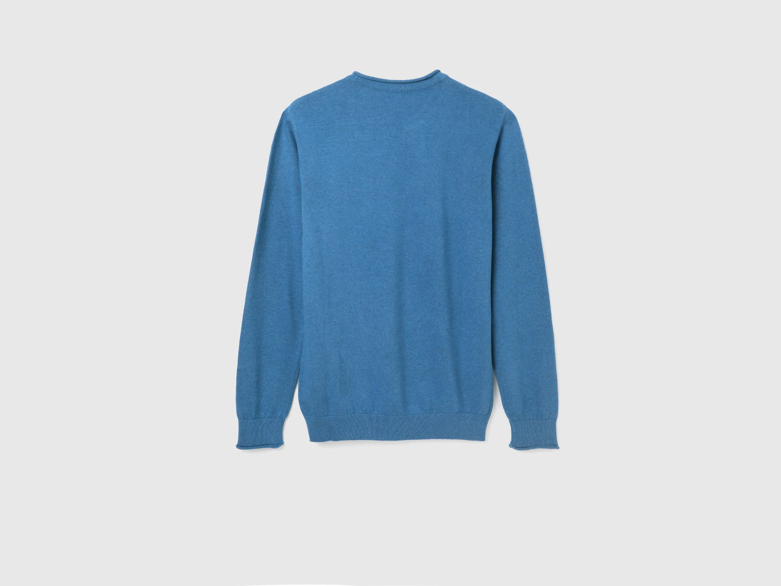 Men's Regular Fit Round Neck Solid Sweaters