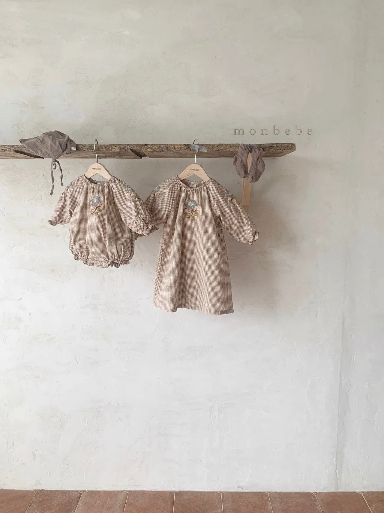 Monbebe Embroidery Dress (2 colour options)