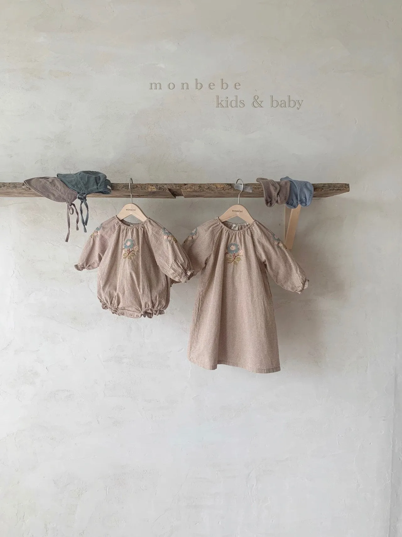 Monbebe Embroidery Dress (2 colour options)