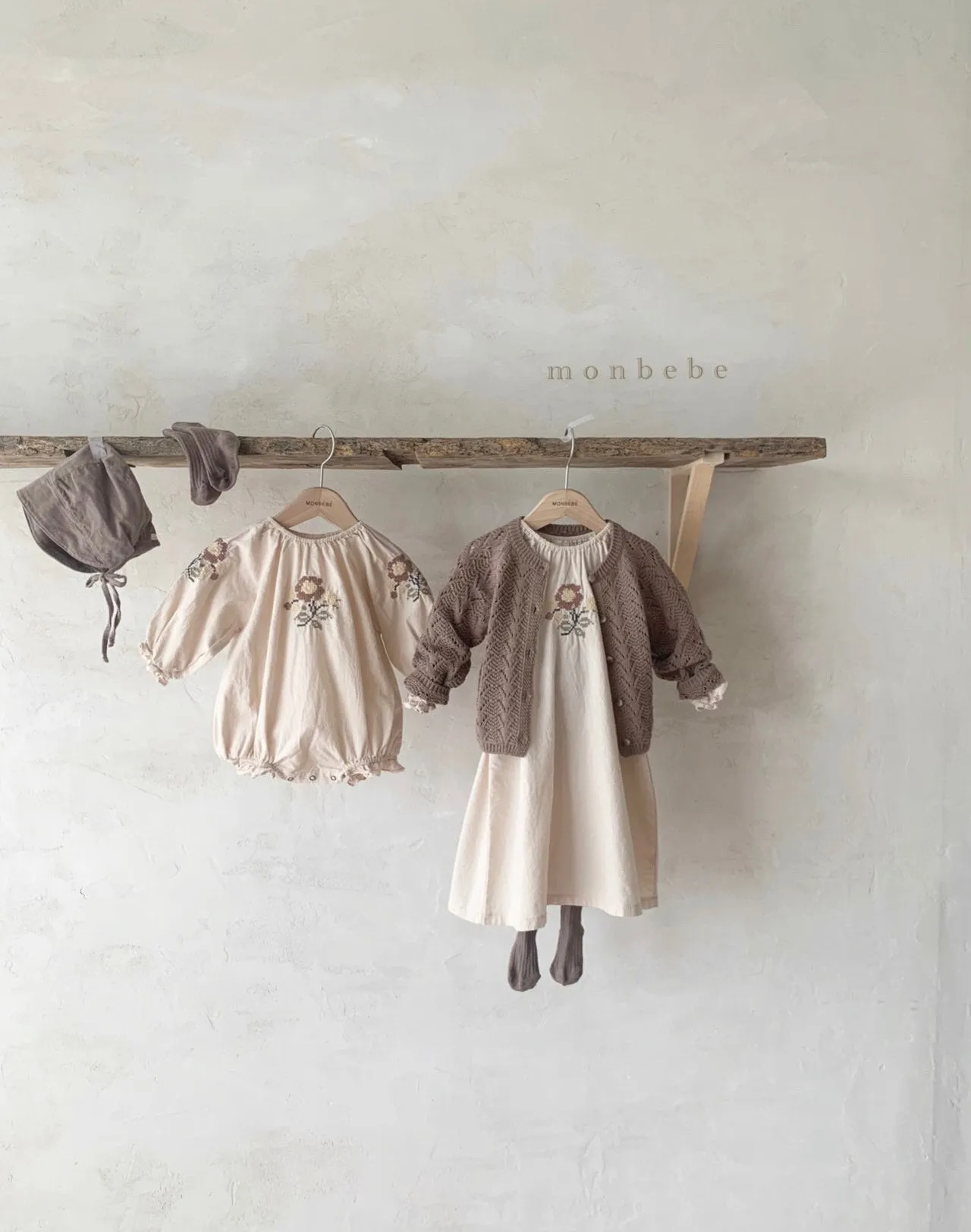 Monbebe Embroidery Dress (2 colour options)