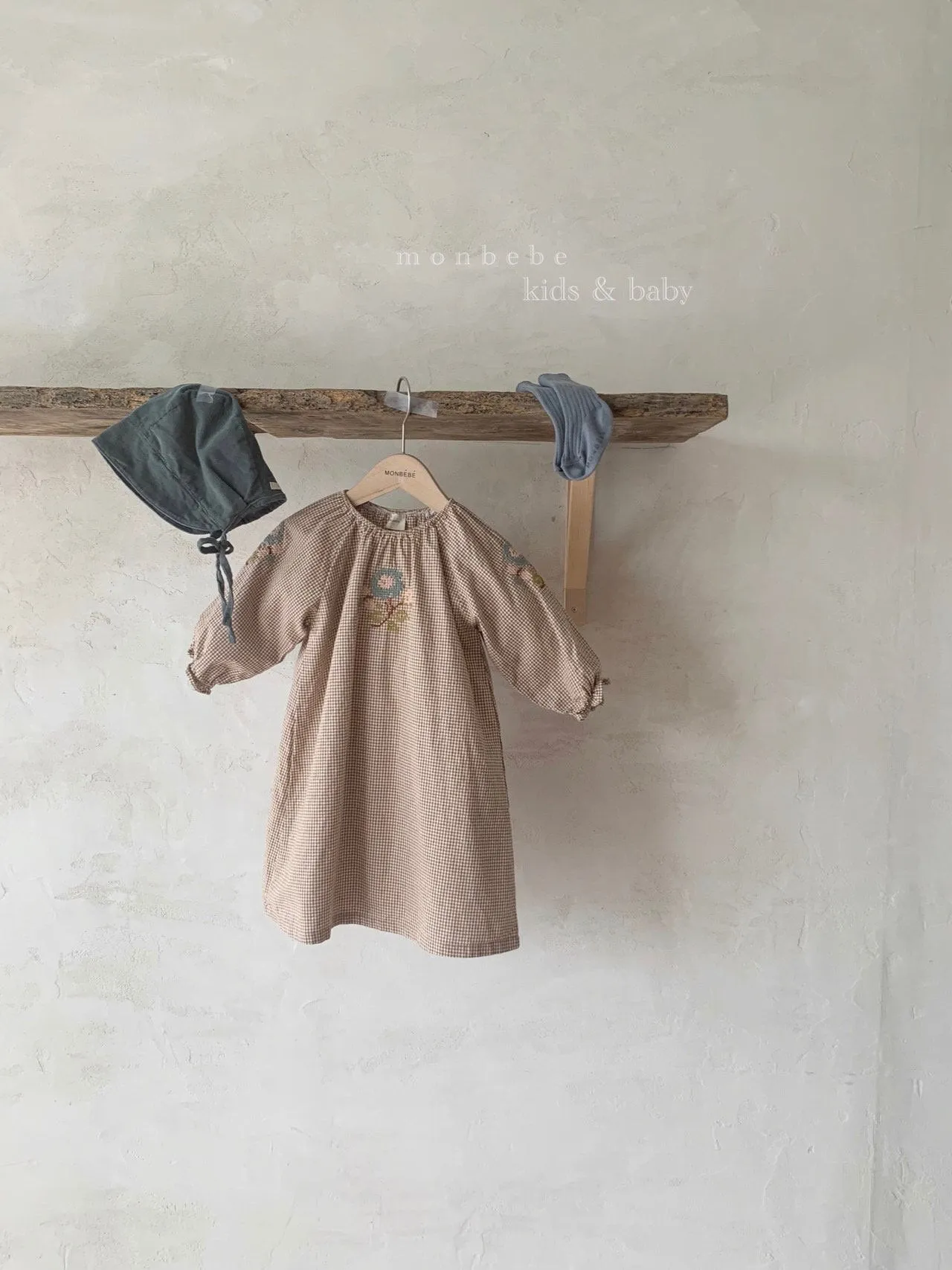 Monbebe Embroidery Dress (2 colour options)