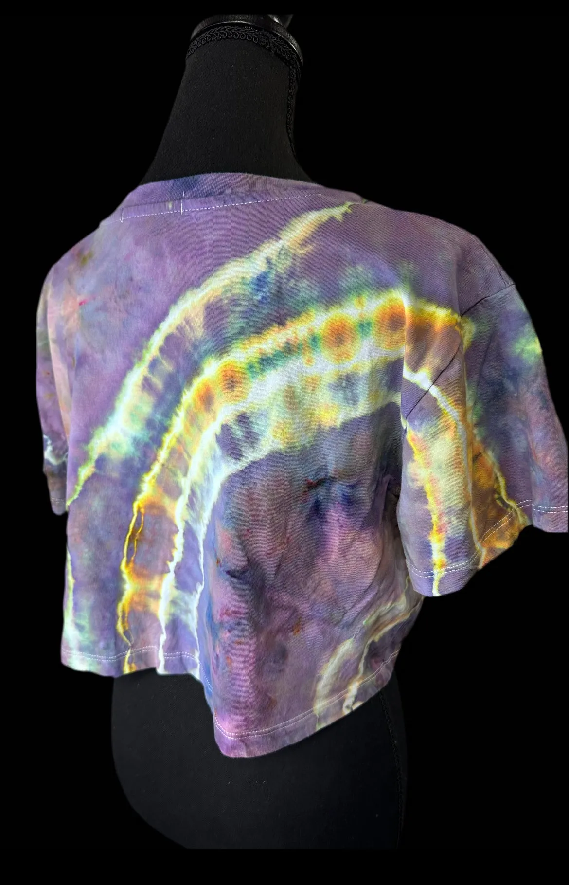 Mother-of-pearl crop tops