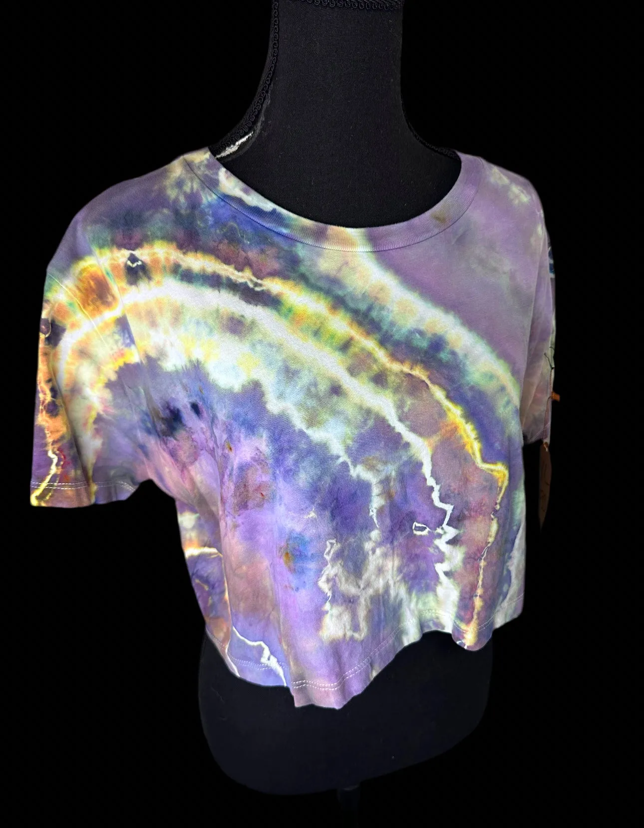 Mother-of-pearl crop tops