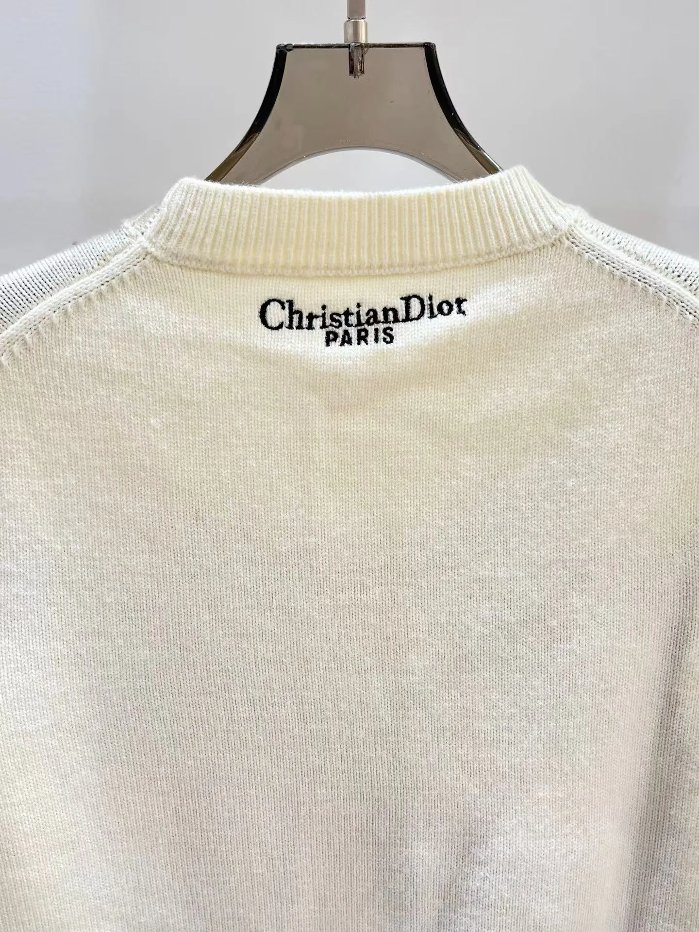 New round neck embroidered butterfly sweater