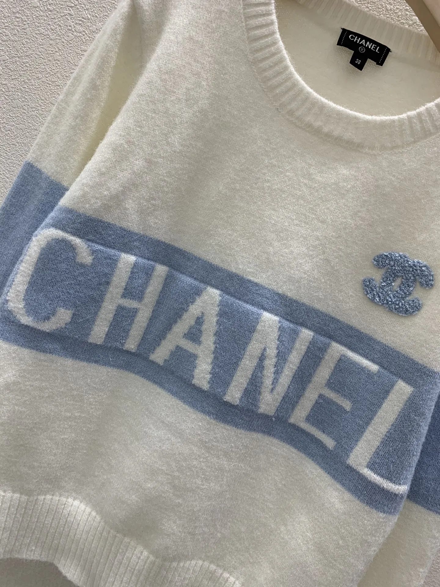 New Round Neck Sweater with Letter Logo