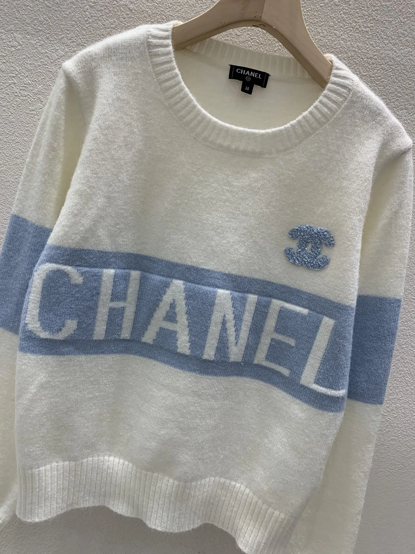 New Round Neck Sweater with Letter Logo