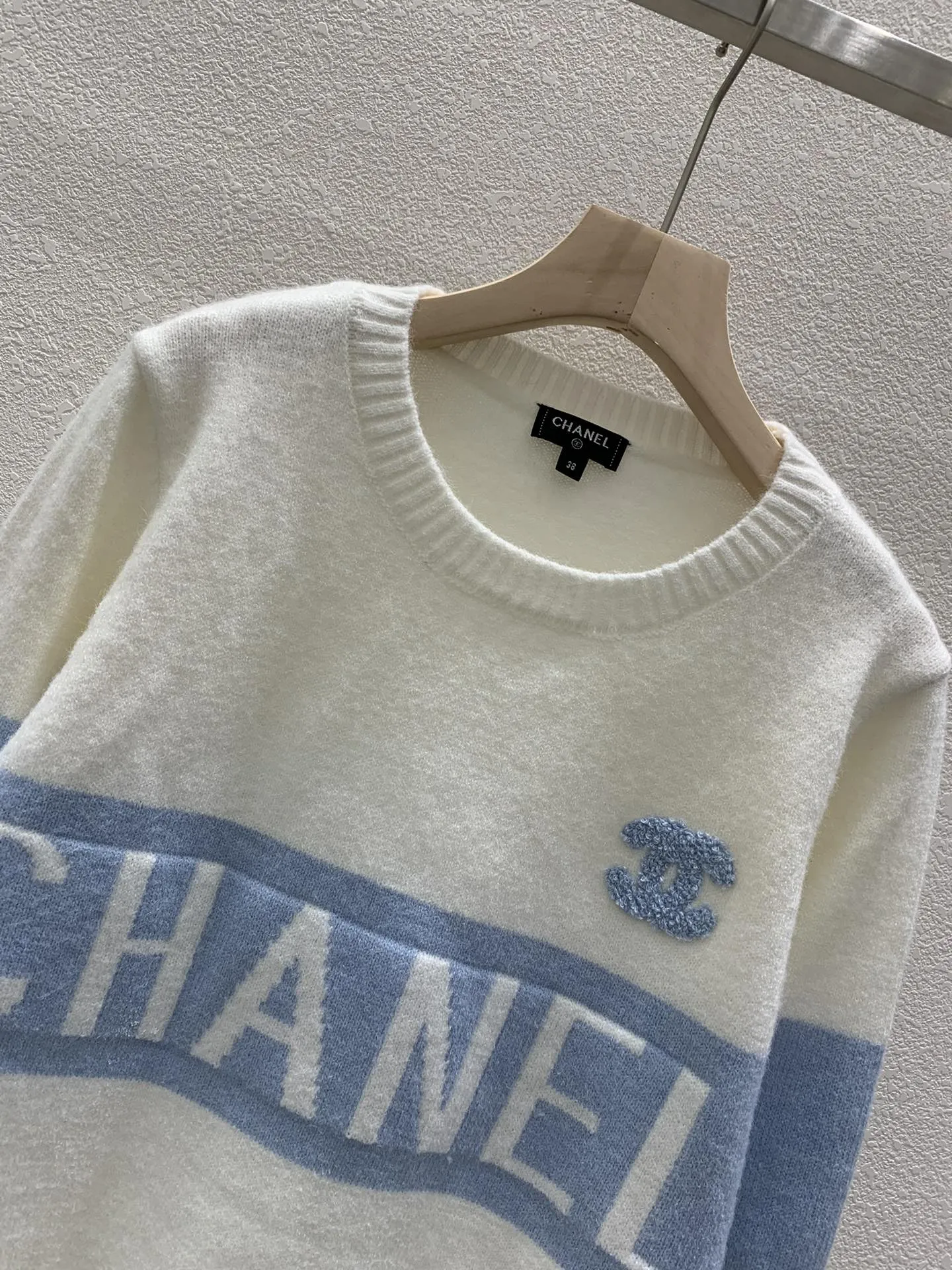 New Round Neck Sweater with Letter Logo