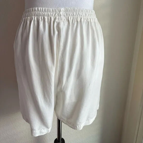 NWT Lune Active Chloe Shorts in Marshmellow White S