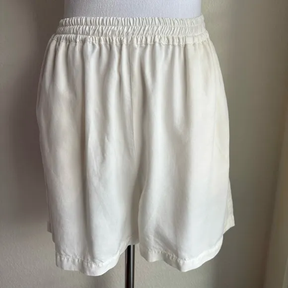 NWT Lune Active Chloe Shorts in Marshmellow White S