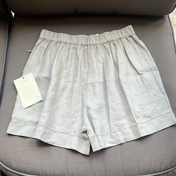 NWT Women’s Linen Shorts. SZ S. Color Wheat.