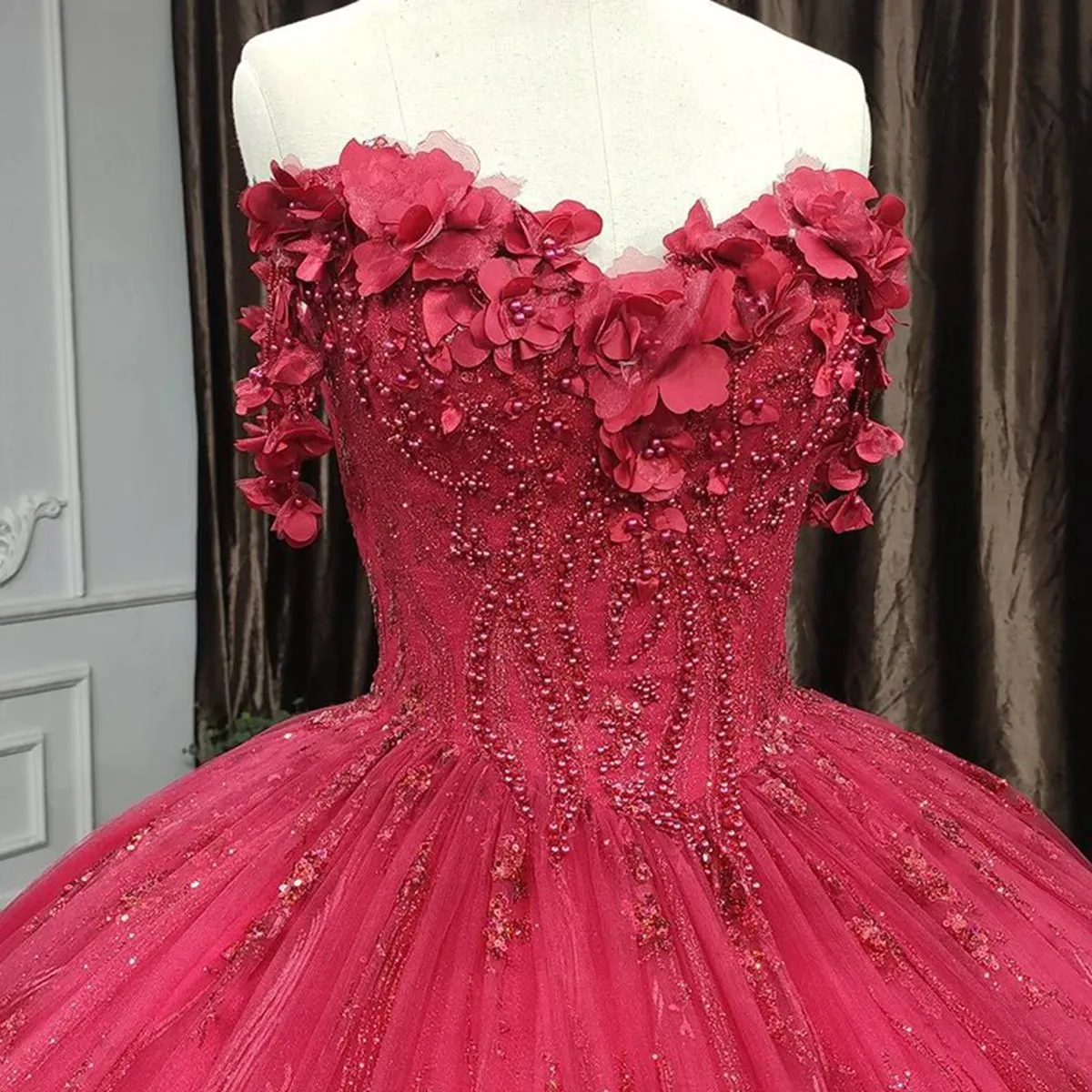 Quinceanera Dresses Exquisite Pearls Sleeveless Quinceanera Dresses 3D Appliques Party Dresses