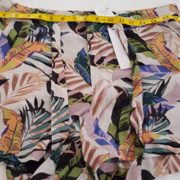Sanctuary Wild Flower Tropical Shorts NWT