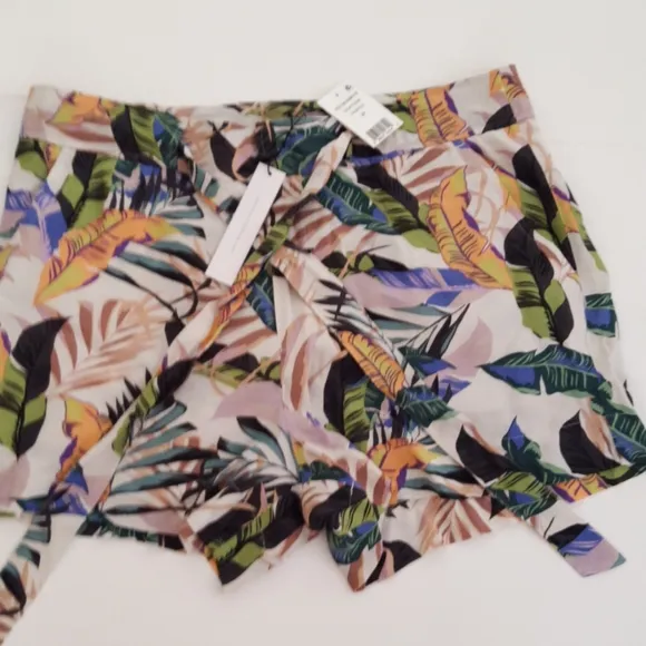 Sanctuary Wild Flower Tropical Shorts NWT