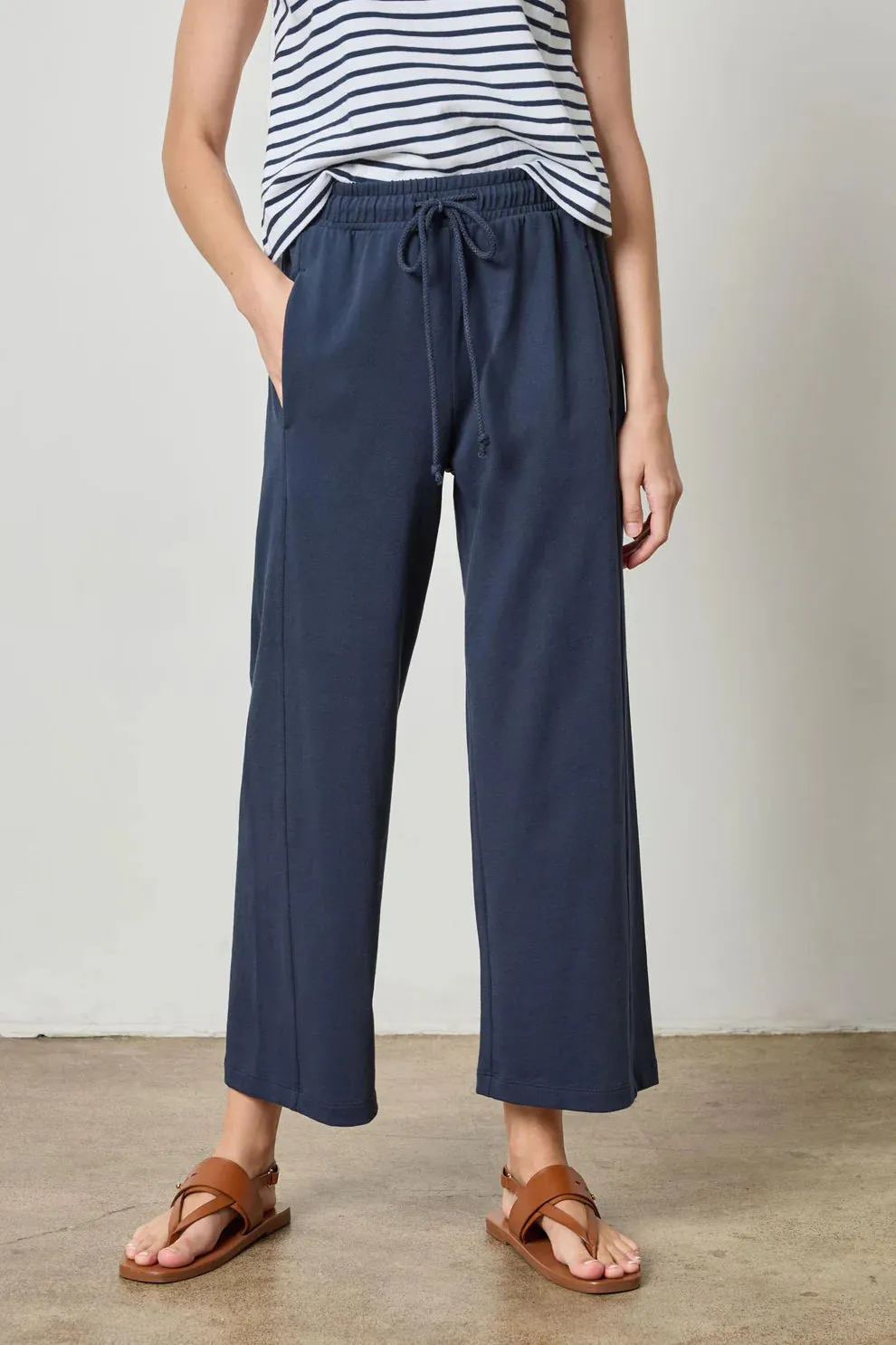 Seamed Wide Leg Pant in Dark Navy