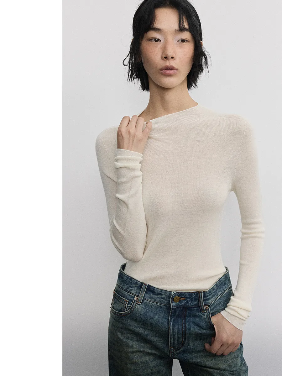 Seamless Wool Turtleneck Sweater