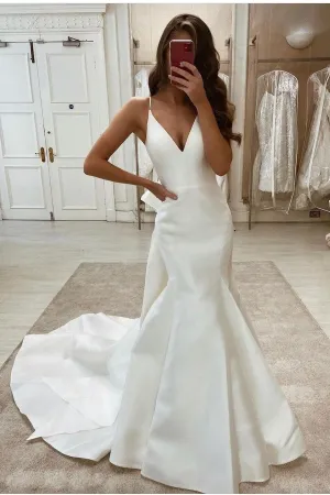 Simple V-neckline Bride Dresses with Big Bow Back
