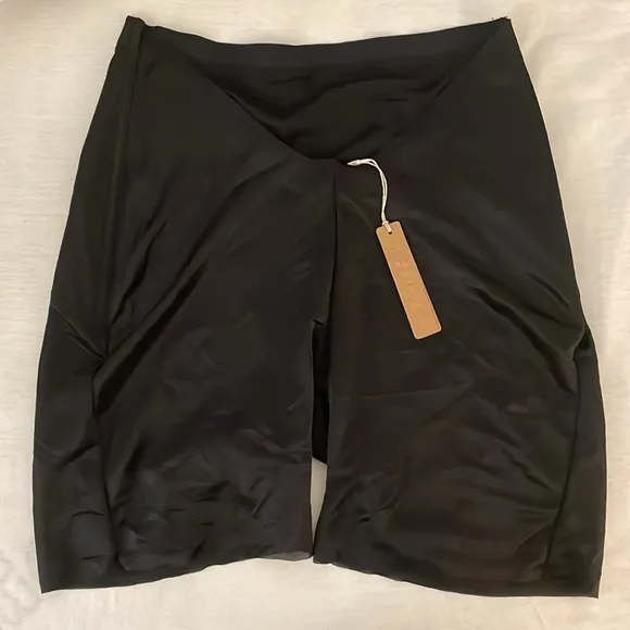 SKIMS Sheer Sculpt Low Back Short