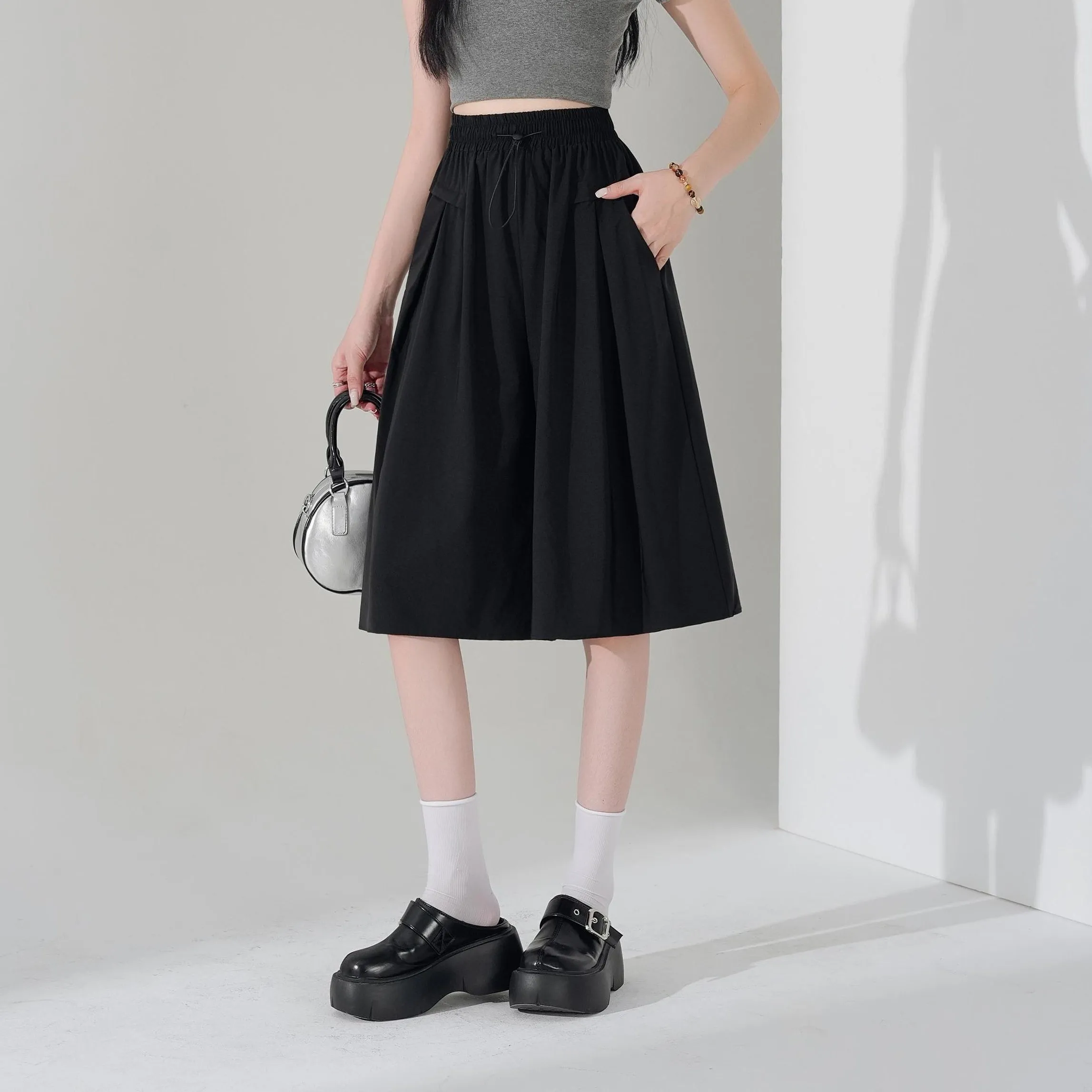 Solid Wide Leg Capri Shorts Made from Soft Silk-Cotton