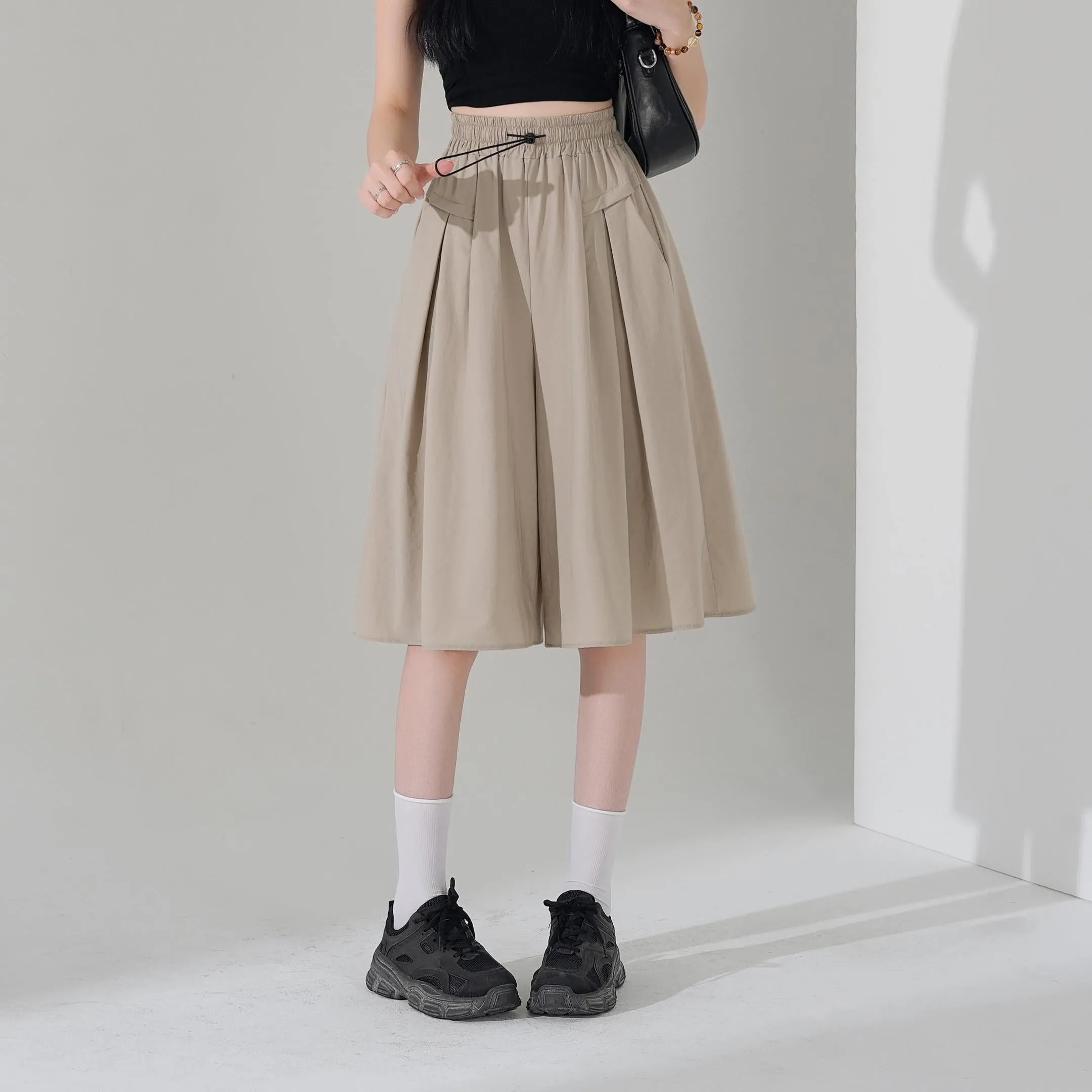 Solid Wide Leg Capri Shorts Made from Soft Silk-Cotton