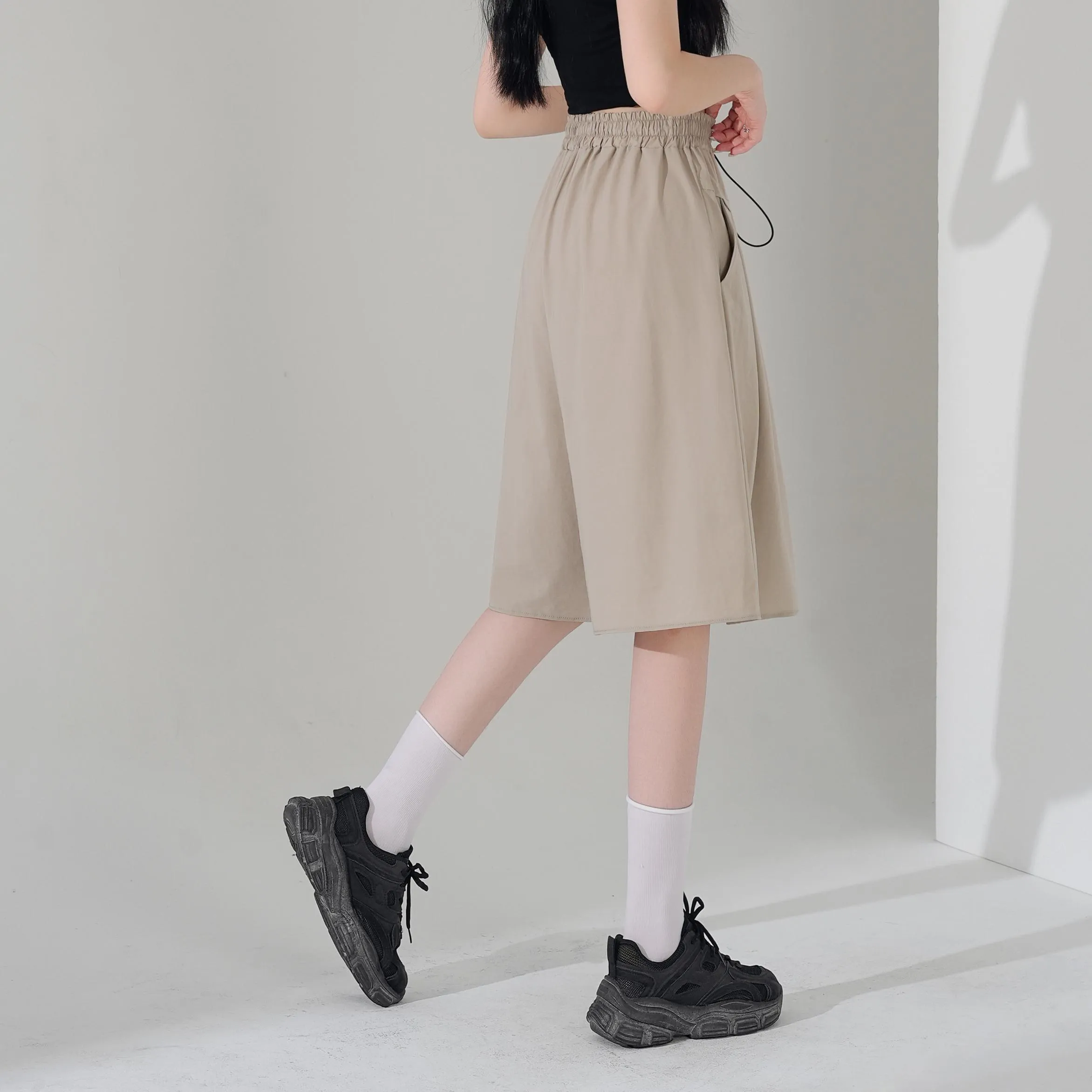 Solid Wide Leg Capri Shorts Made from Soft Silk-Cotton