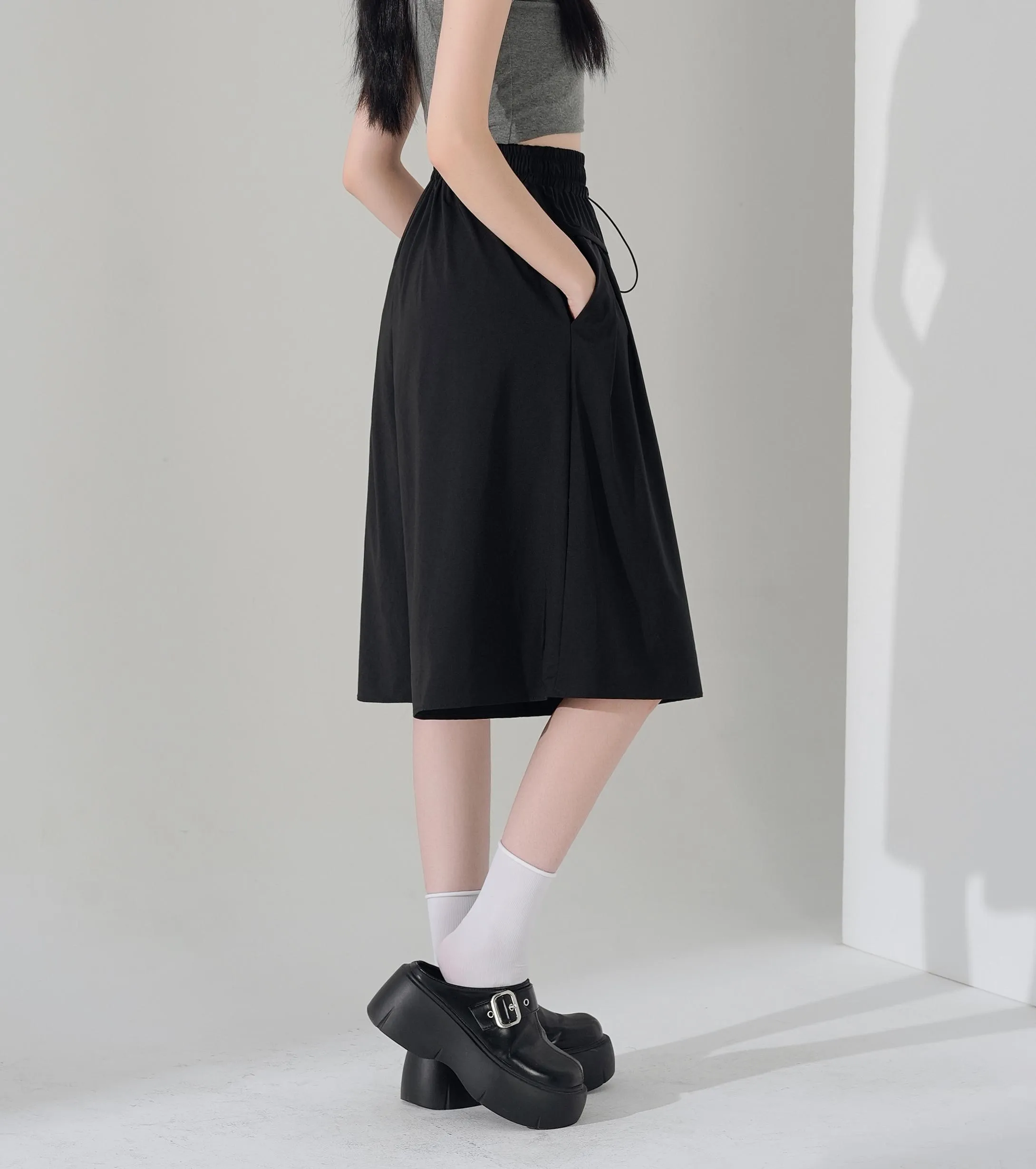 Solid Wide Leg Capri Shorts Made from Soft Silk-Cotton