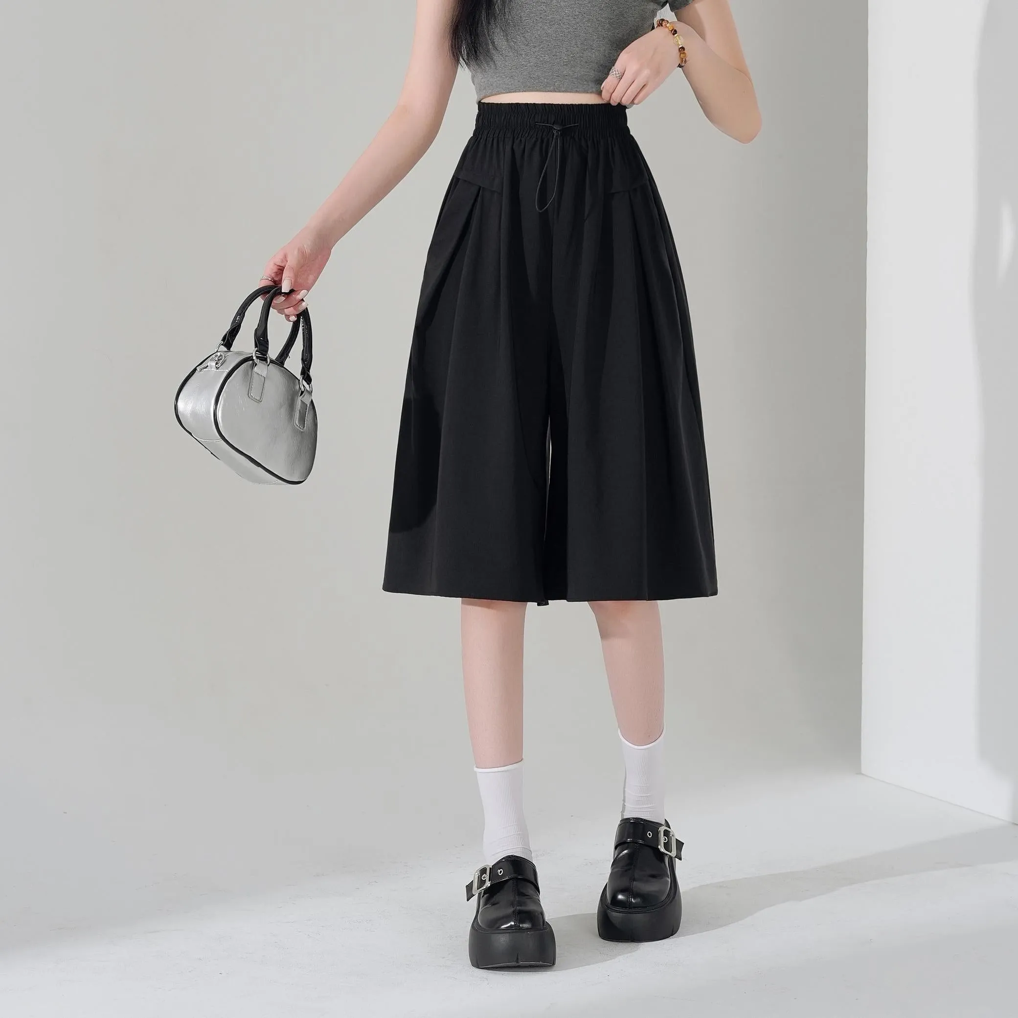 Solid Wide Leg Capri Shorts Made from Soft Silk-Cotton
