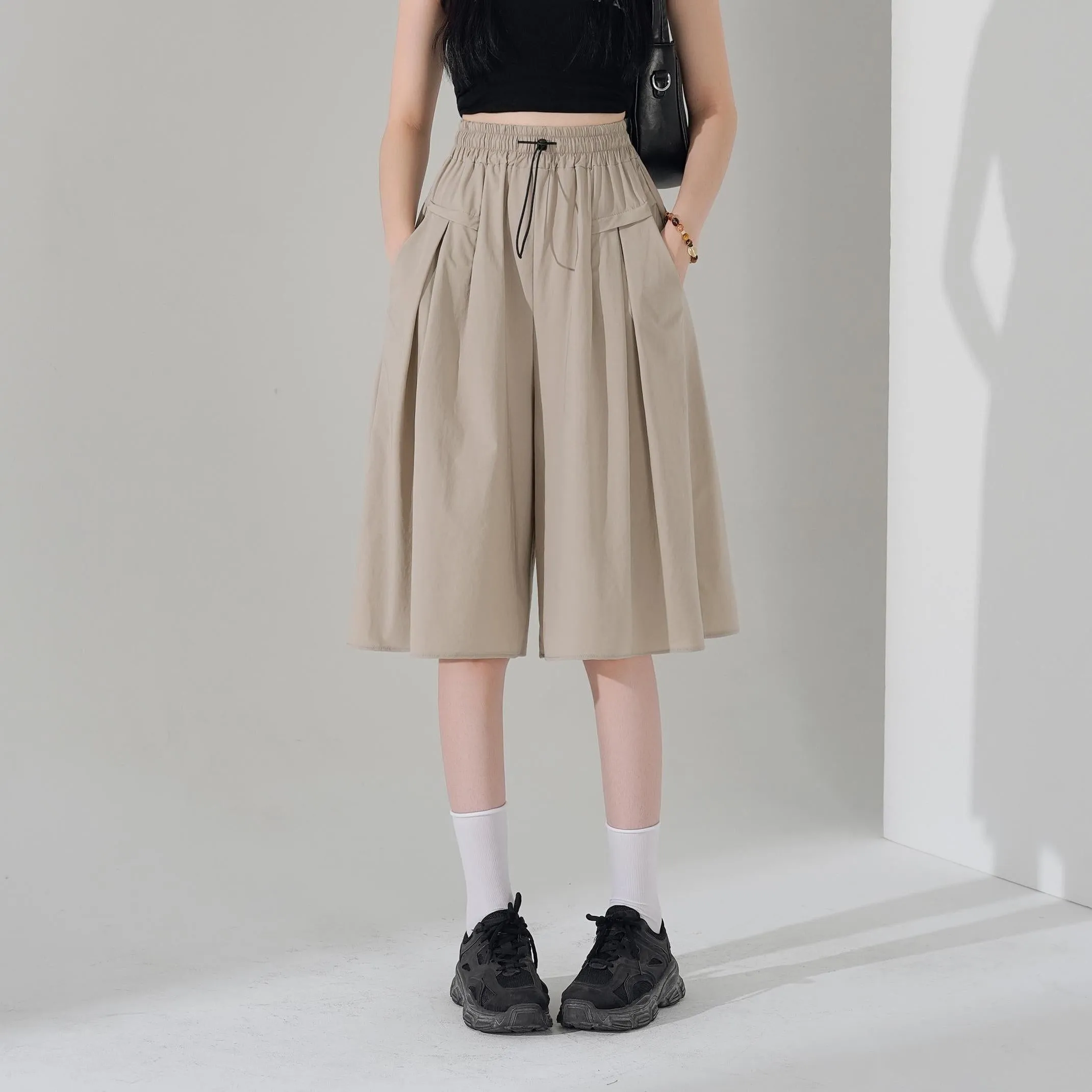 Solid Wide Leg Capri Shorts Made from Soft Silk-Cotton