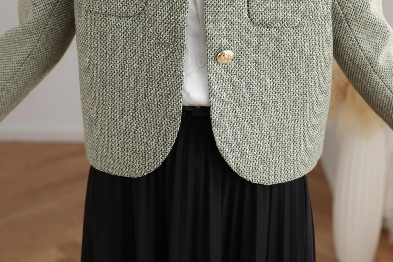 Sophisticated Women's Textured Print Blazer with Patch Pocket