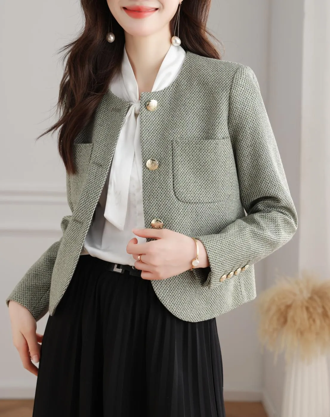 Sophisticated Women's Textured Print Blazer with Patch Pocket