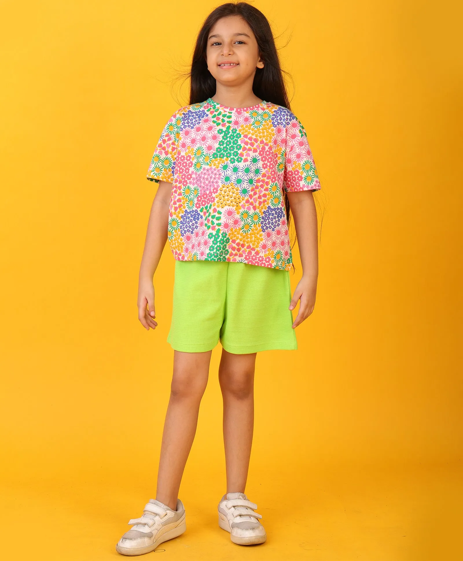 SUMMER FLOWERS FUN LIME GREEN TEXTURE GIRLS SHORTS SET - WHITE/LIME