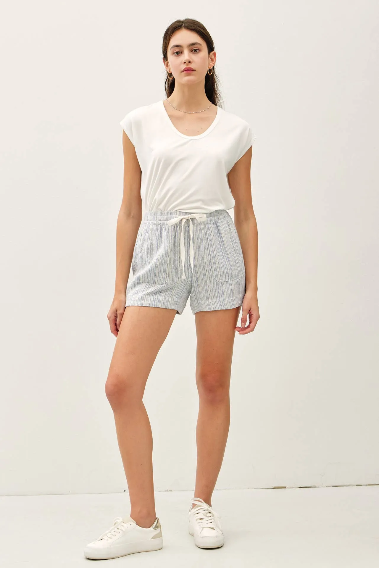 TEXTURED STRIPED SHORTS W DRAWSTRING ELASTIC WAIST